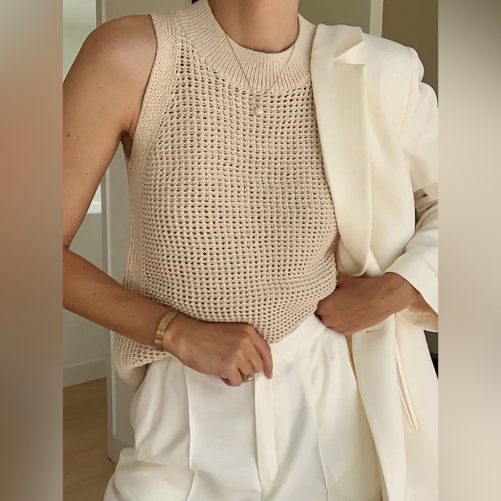 COMMENSE Knit Hollow Solid Vest - size Small